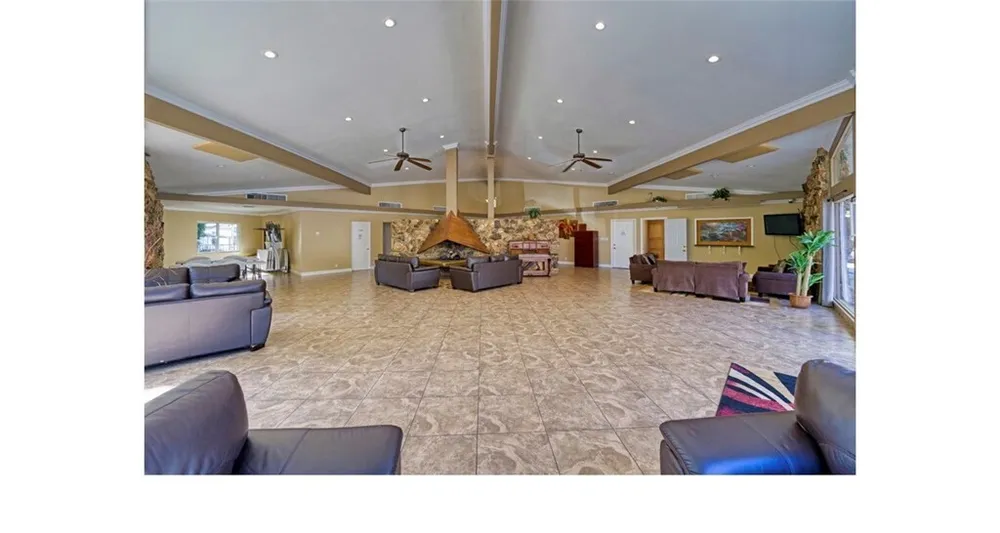 4201 Topanga Canyon Blvd, Woodland Hills, CA 91364