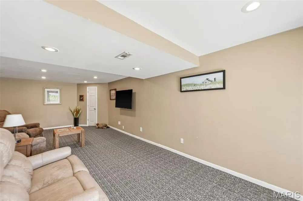 58 Lauer Ct, Wentzville, MO 63385