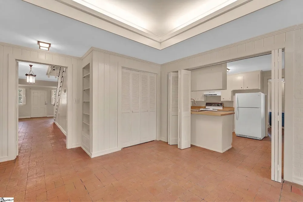 644 Altamont Rd, Greenville, SC 29609