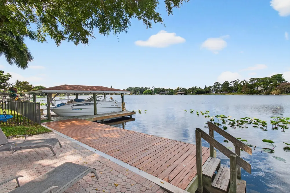6647 Paul Mar Dr, Lantana, FL 33462