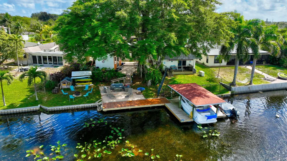 6647 Paul Mar Dr, Lantana, FL 33462