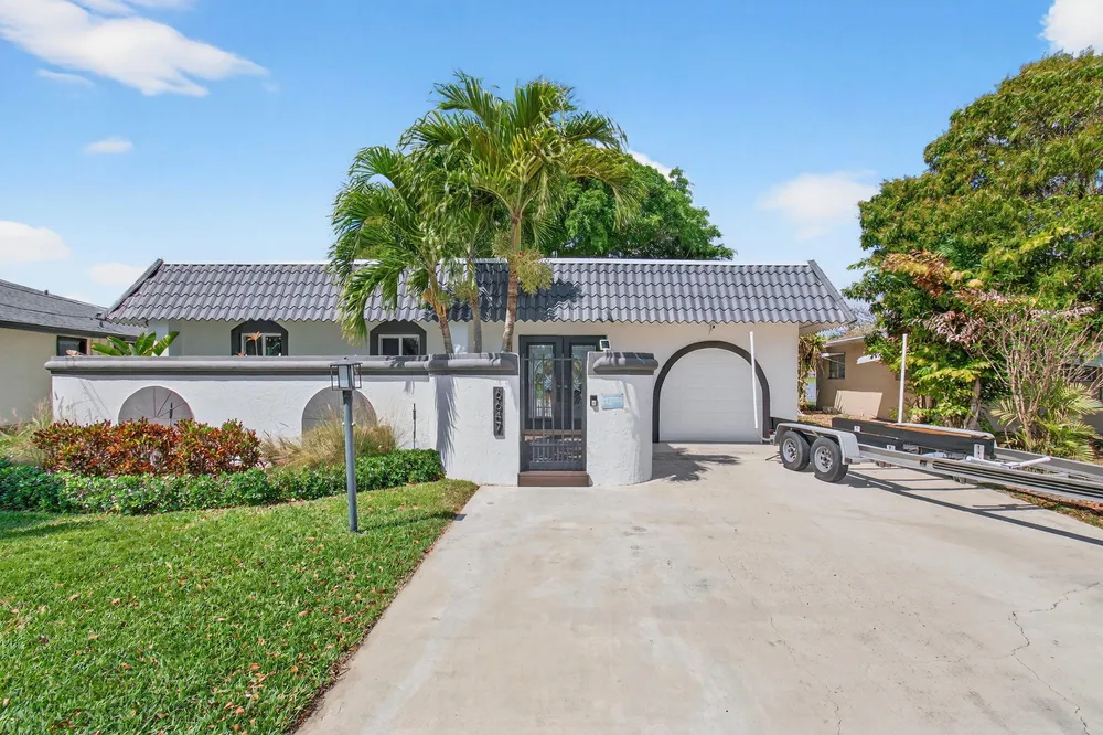 6647 Paul Mar Dr, Lantana, FL 33462