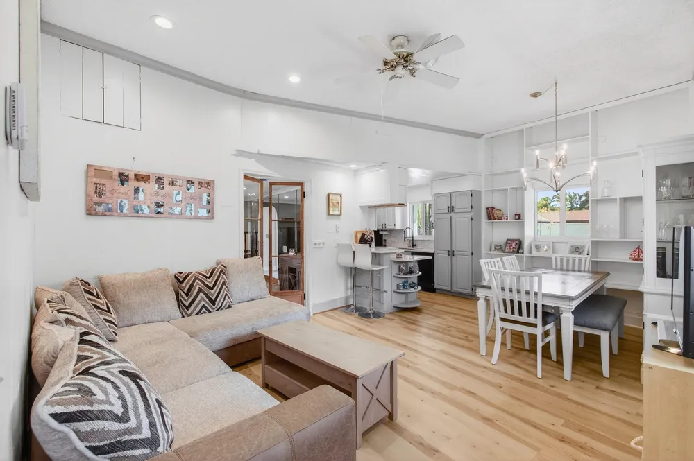 6647 Paul Mar Dr, Lantana, FL 33462