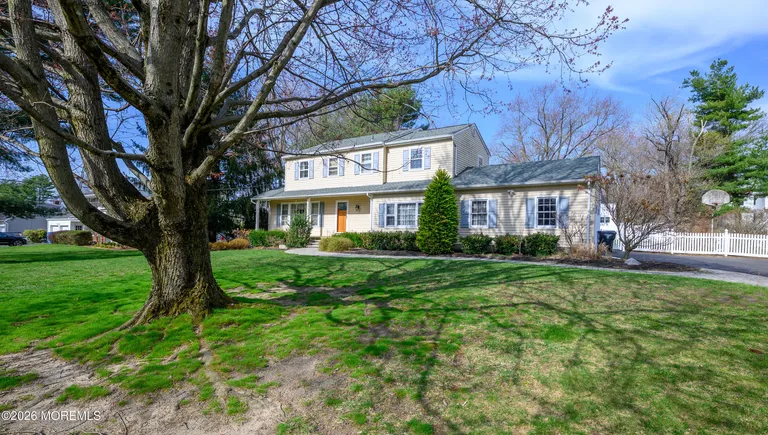 821 Middletown Lincroft Rd, Middletown, NJ 07748