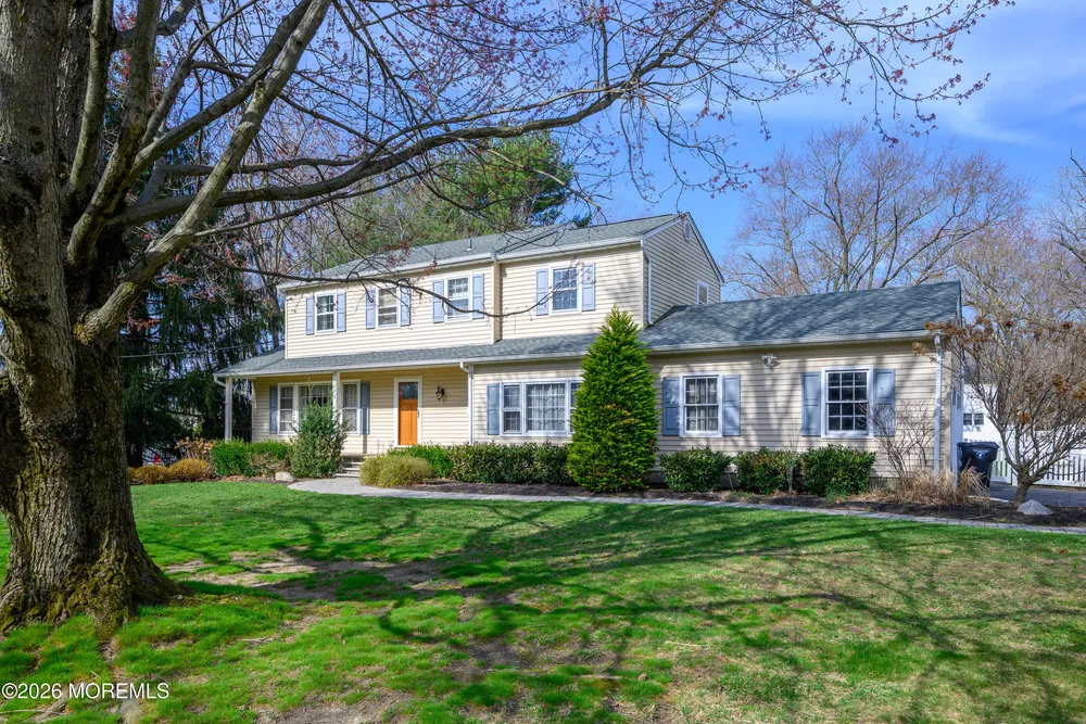 821 Middletown Lincroft Rd, Middletown, NJ 07748