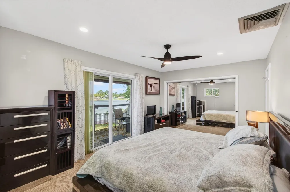 6647 Paul Mar Dr, Lantana, FL 33462