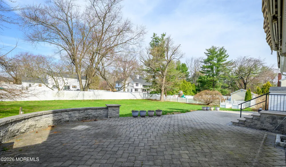821 Middletown Lincroft Rd, Middletown, NJ 07748