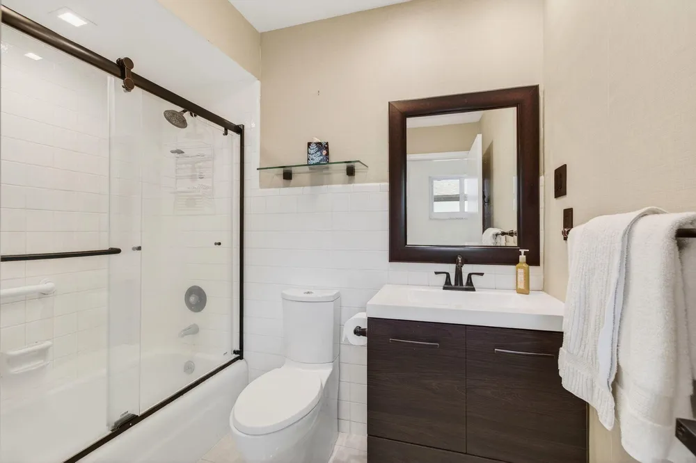 6647 Paul Mar Dr, Lantana, FL 33462