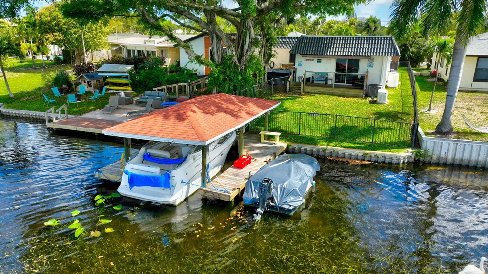 6647 Paul Mar Dr, Lantana, FL 33462