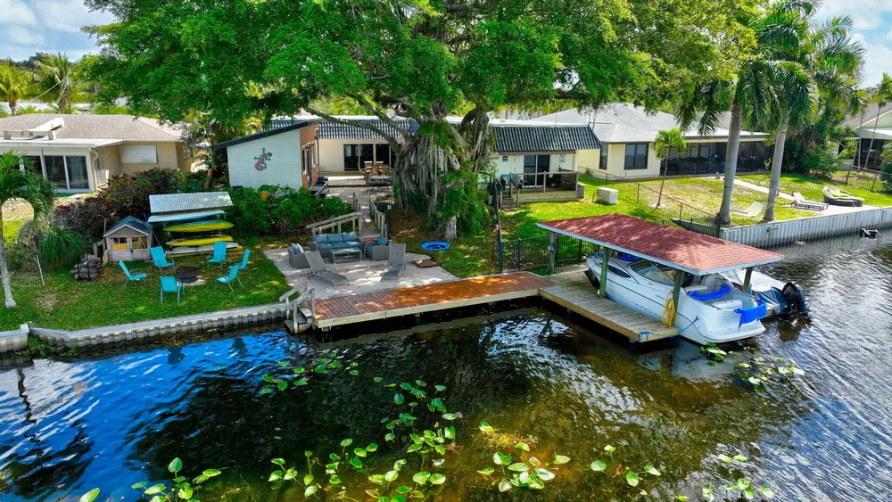 6647 Paul Mar Dr, Lantana, FL 33462