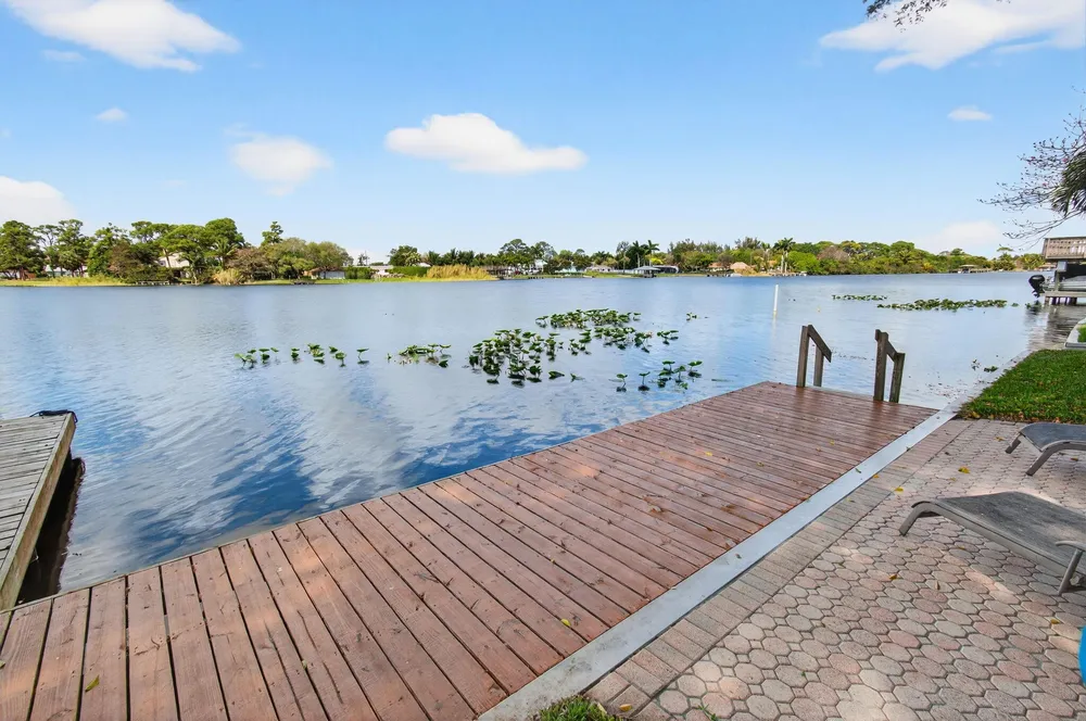6647 Paul Mar Dr, Lantana, FL 33462