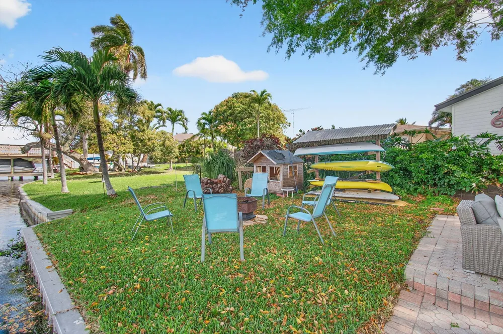 6647 Paul Mar Dr, Lantana, FL 33462