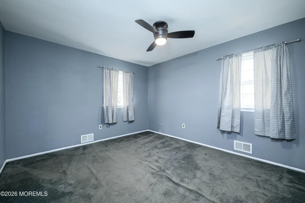 821 Middletown Lincroft Rd, Middletown, NJ 07748