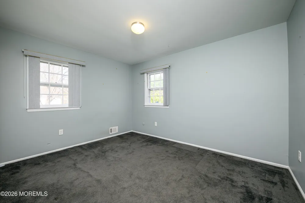 821 Middletown Lincroft Rd, Middletown, NJ 07748