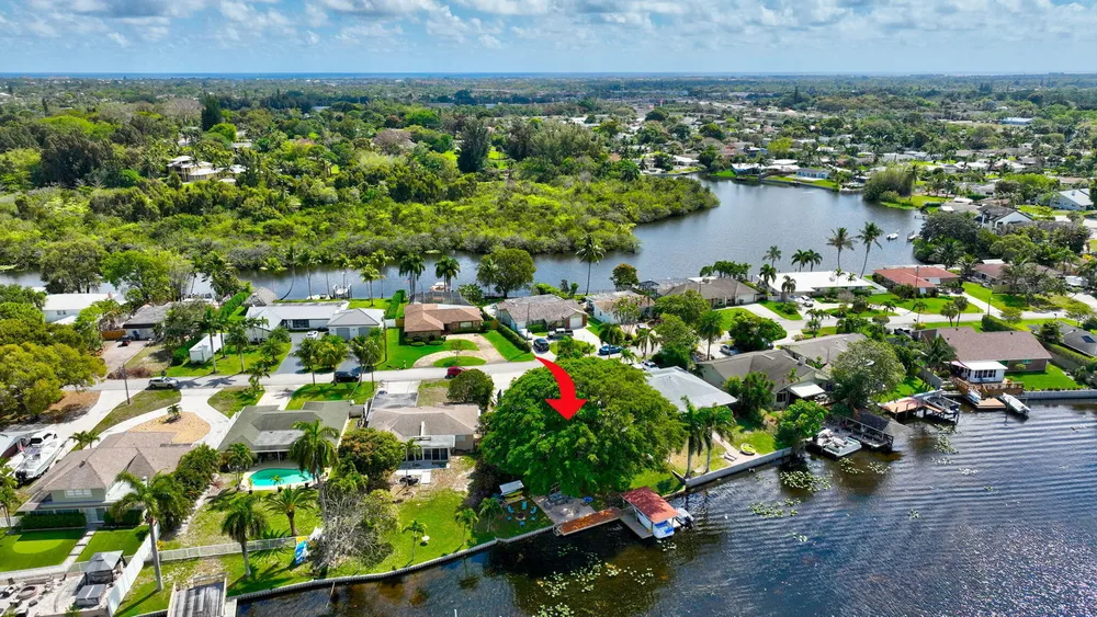 6647 Paul Mar Dr, Lantana, FL 33462