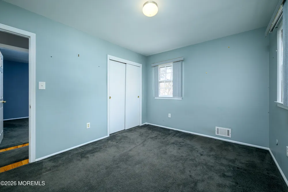 821 Middletown Lincroft Rd, Middletown, NJ 07748