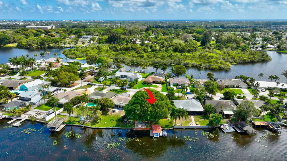 6647 Paul Mar Dr, Lantana, FL 33462