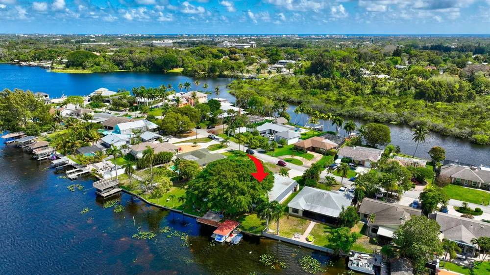 6647 Paul Mar Dr, Lantana, FL 33462