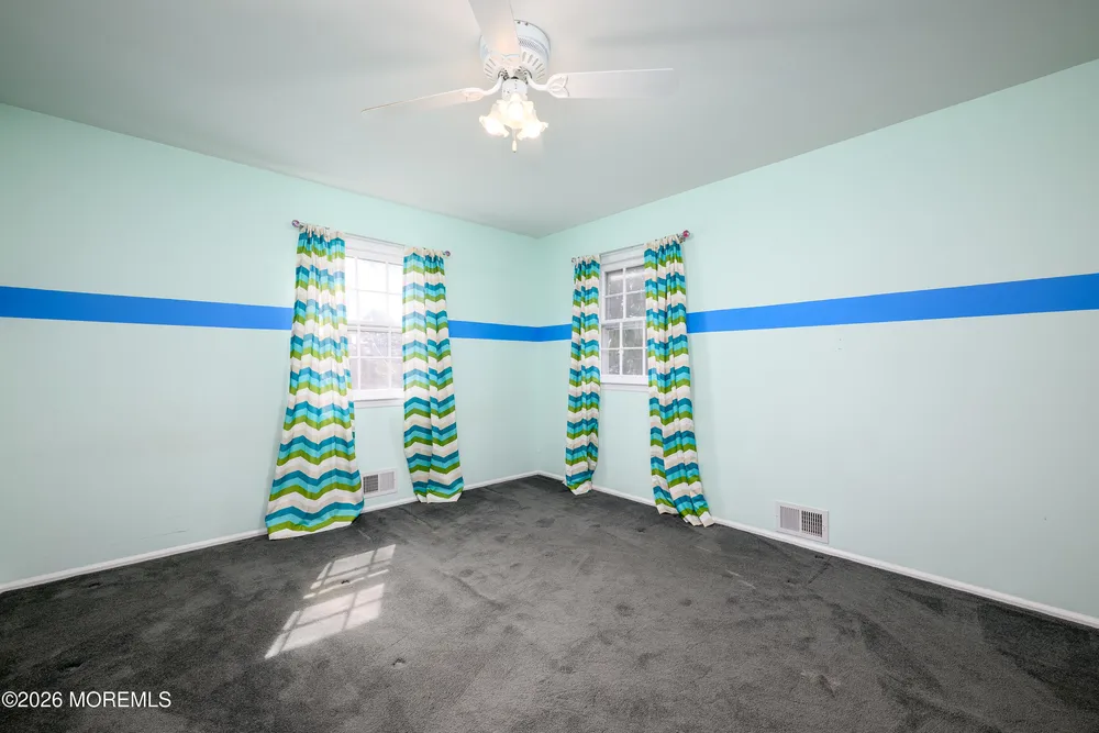 821 Middletown Lincroft Rd, Middletown, NJ 07748