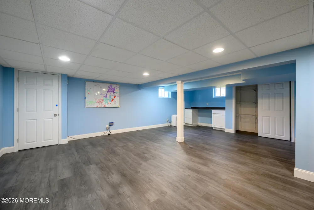 821 Middletown Lincroft Rd, Middletown, NJ 07748