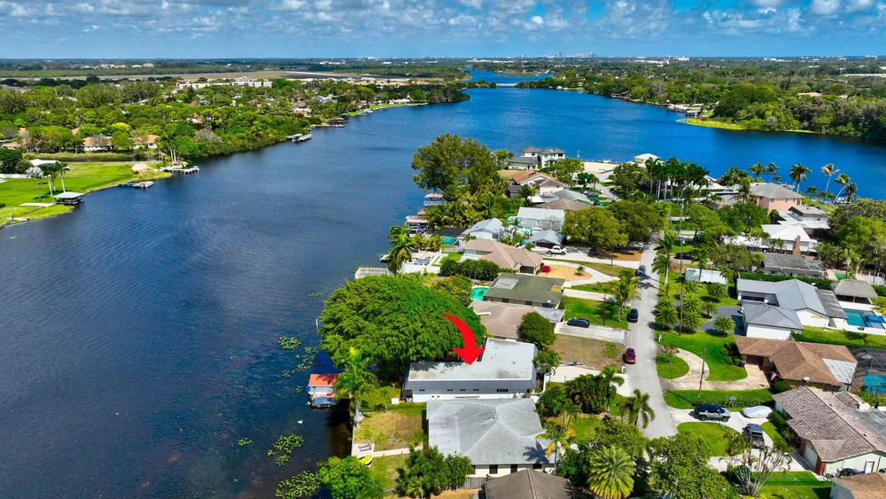 6647 Paul Mar Dr, Lantana, FL 33462