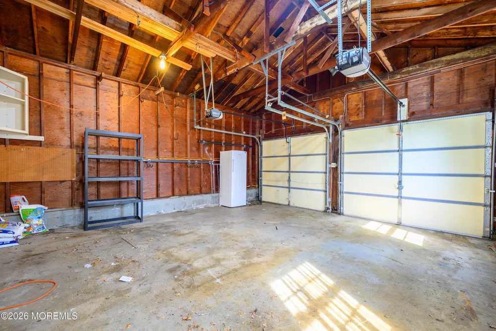 821 Middletown Lincroft Rd, Middletown, NJ 07748