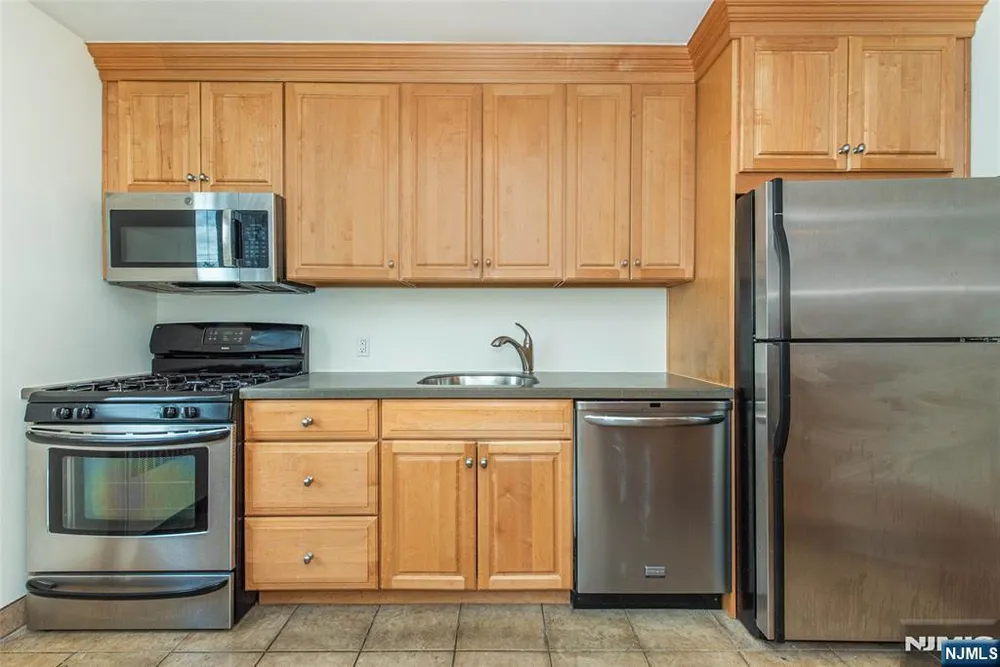 284 Claremont Ave, Verona, NJ 07044