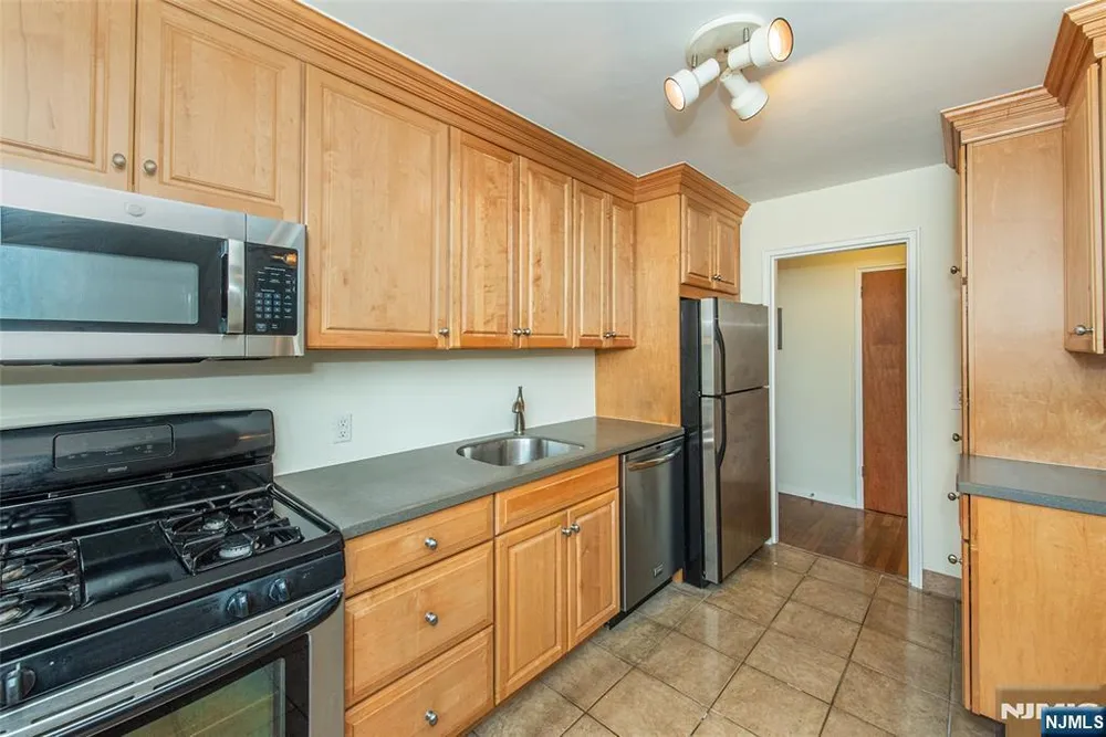 284 Claremont Ave, Verona, NJ 07044