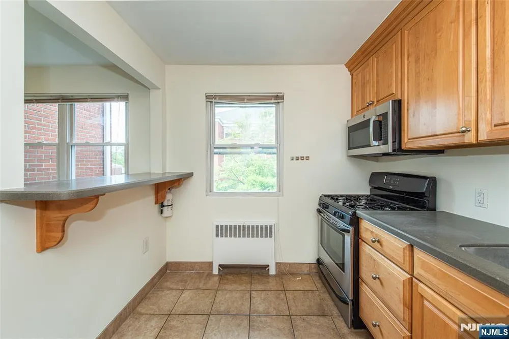 284 Claremont Ave, Verona, NJ 07044