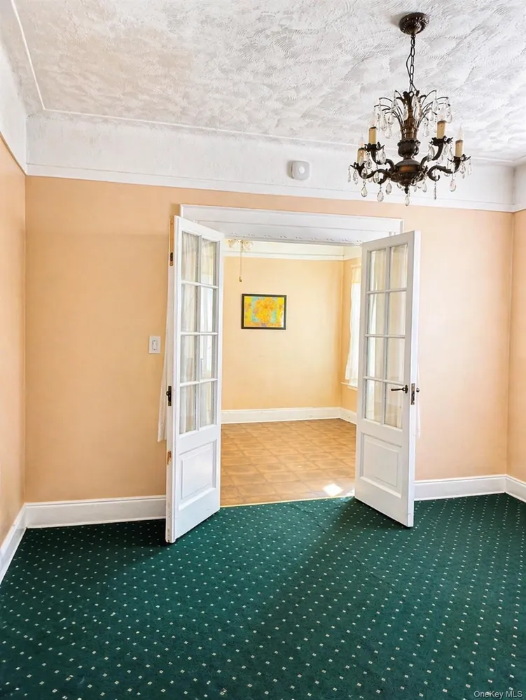 73-15 72 ST, New York, NY 11385