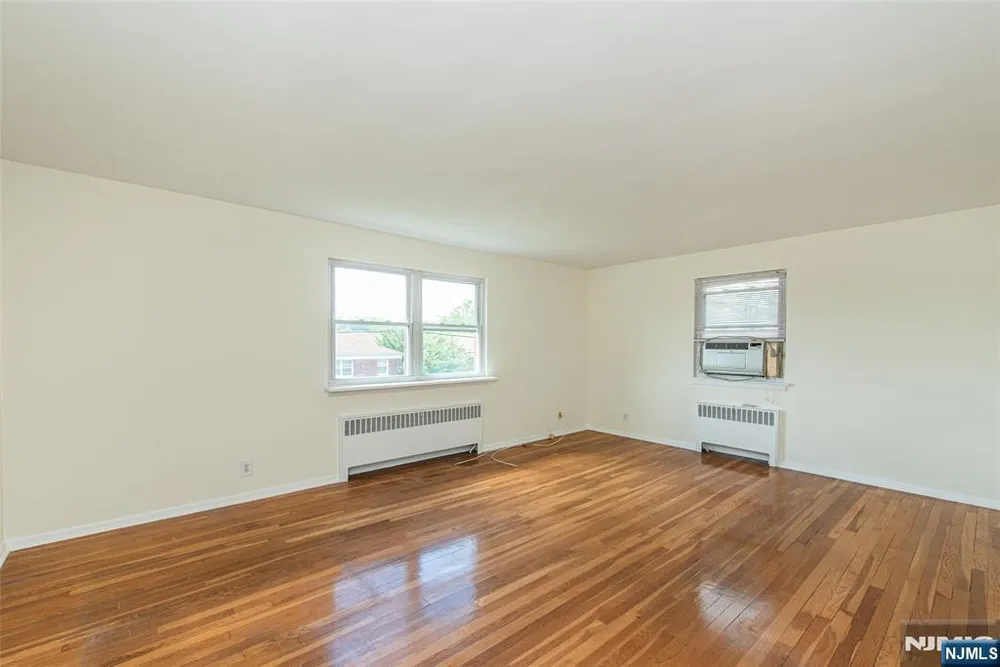 284 Claremont Ave, Verona, NJ 07044
