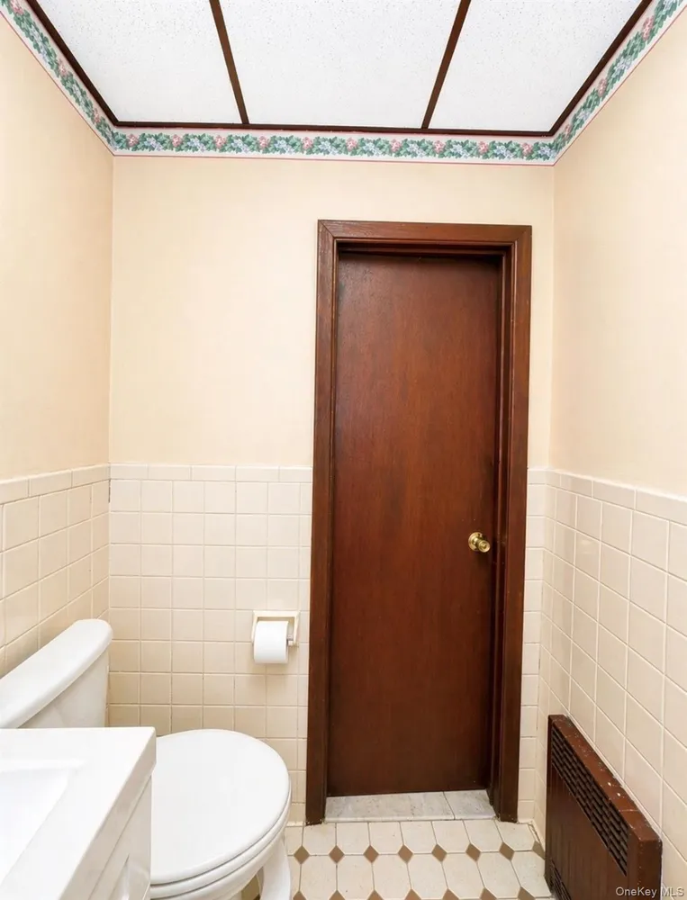 73-15 72 ST, New York, NY 11385