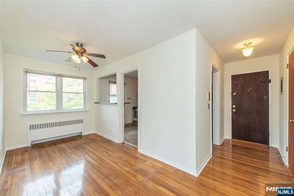 284 Claremont Ave, Verona, NJ 07044