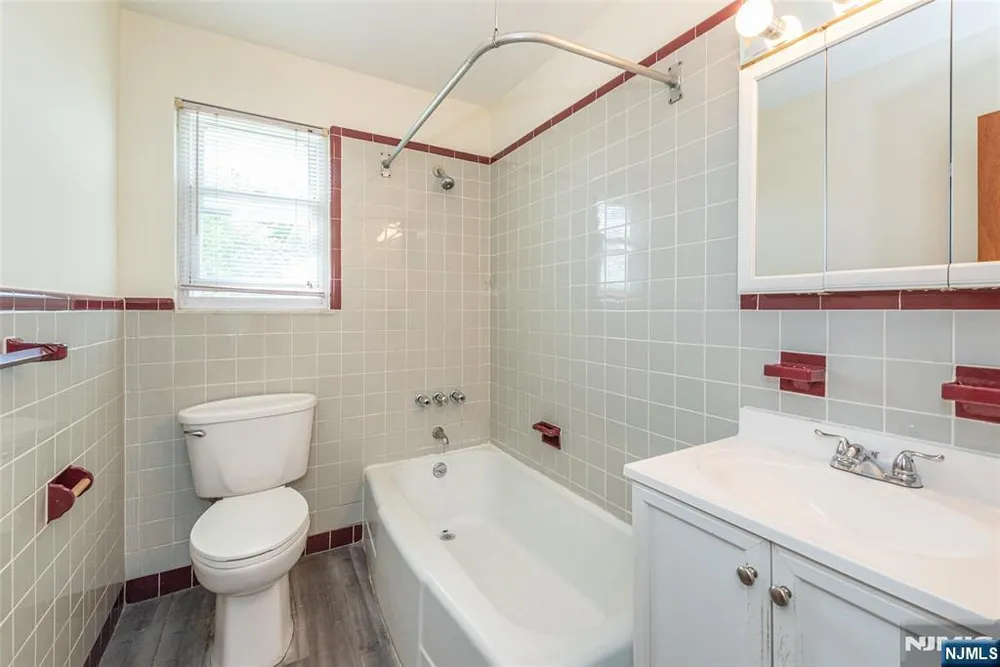 284 Claremont Ave, Verona, NJ 07044