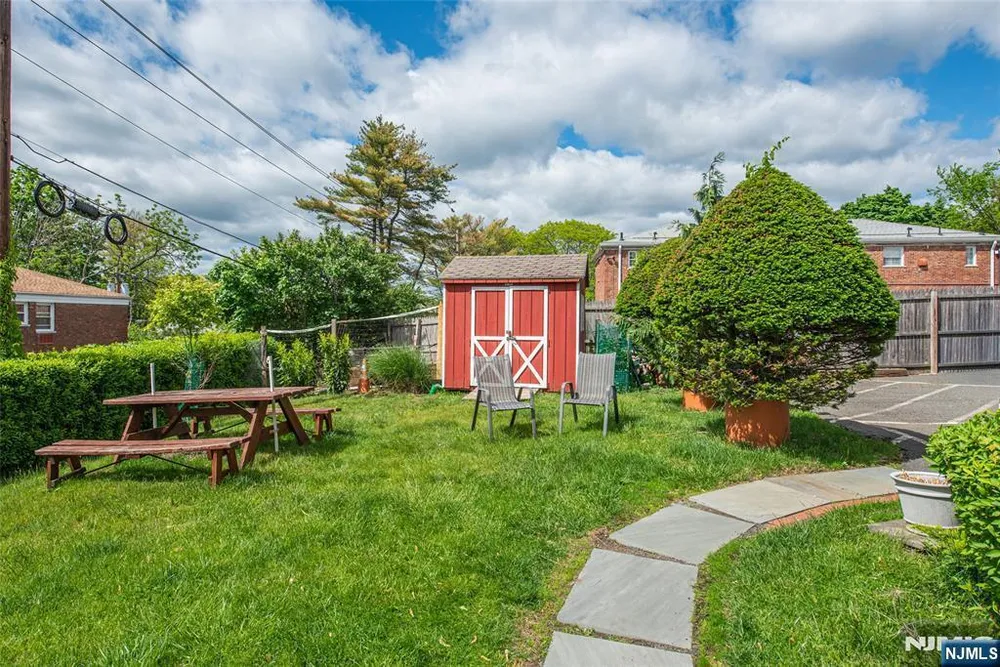 284 Claremont Ave, Verona, NJ 07044
