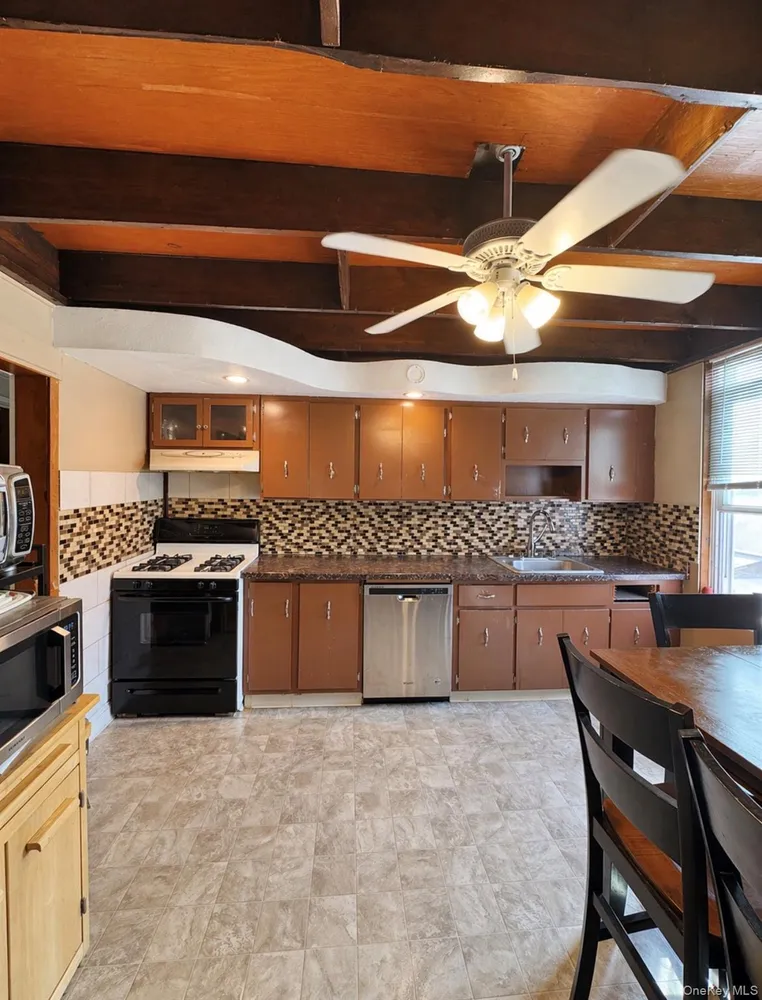 73-15 72 ST, New York, NY 11385