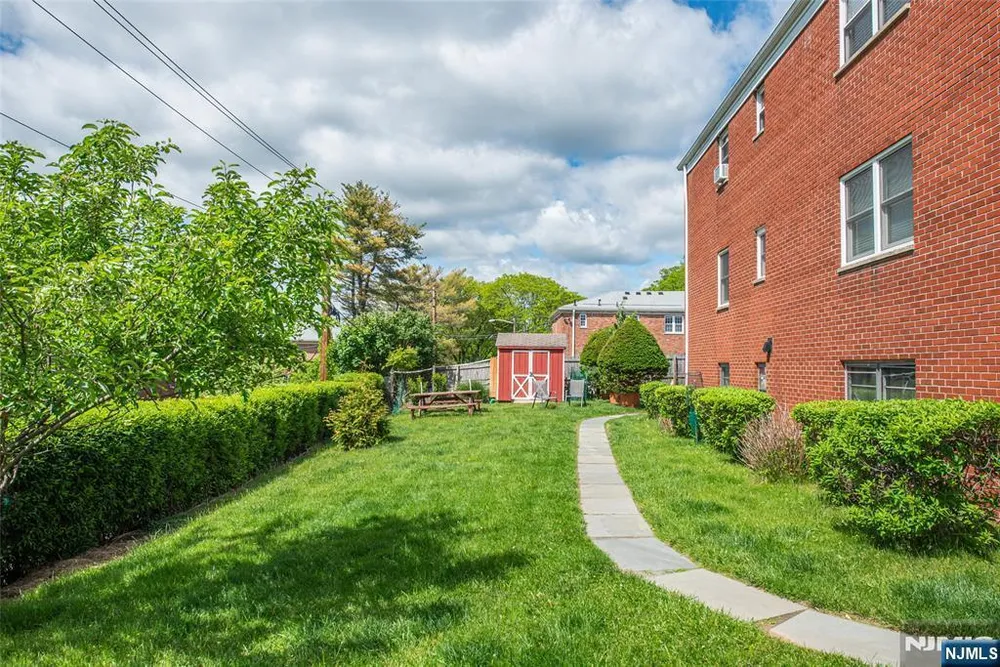 284 Claremont Ave, Verona, NJ 07044