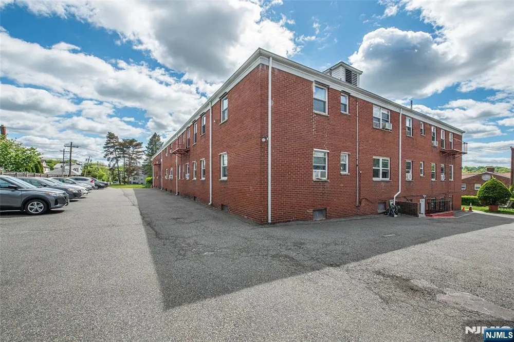 284 Claremont Ave, Verona, NJ 07044
