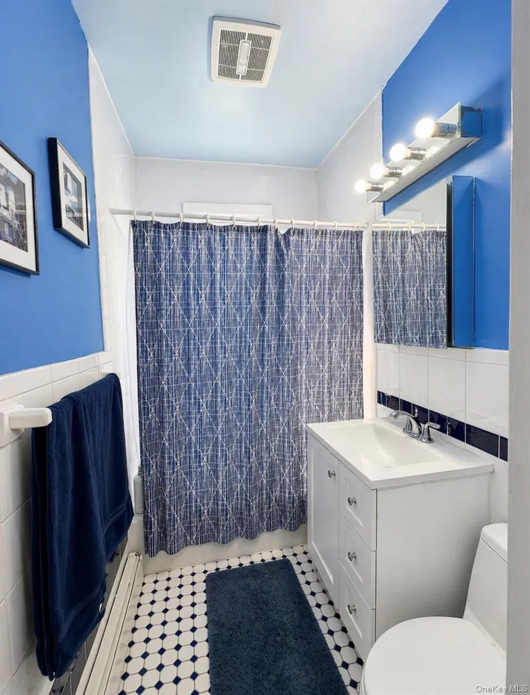 73-15 72 ST, New York, NY 11385