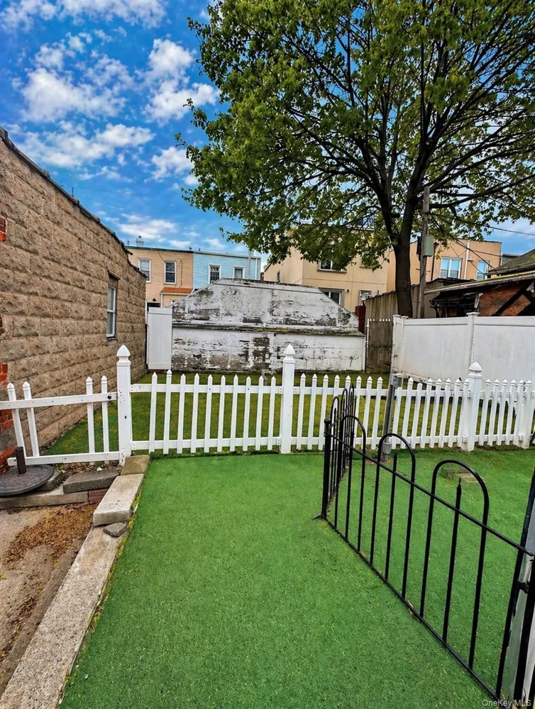 73-15 72 ST, New York, NY 11385