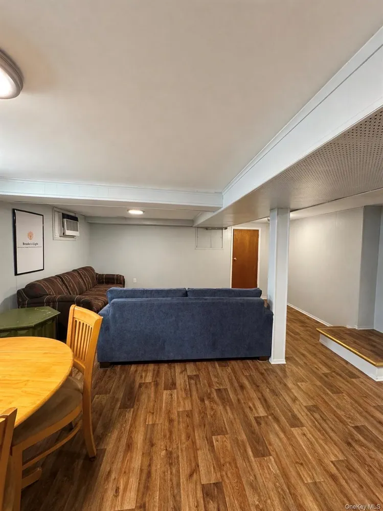 73-15 72 ST, New York, NY 11385
