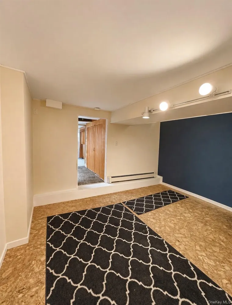 73-15 72 ST, New York, NY 11385