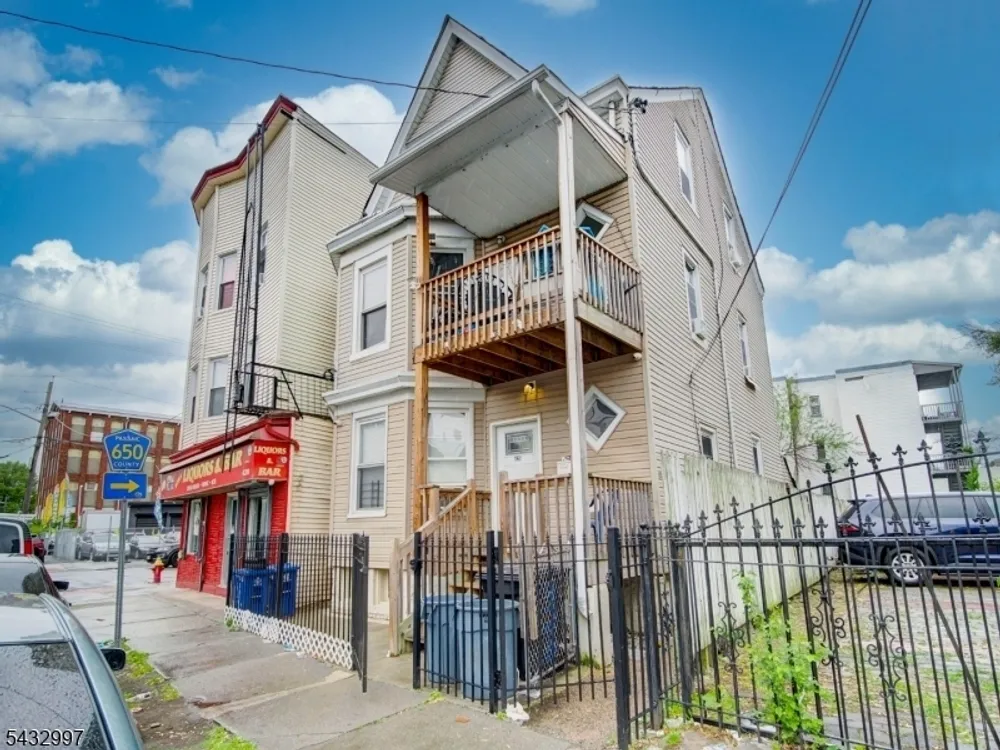 426 E 18th St, Paterson, NJ 07524