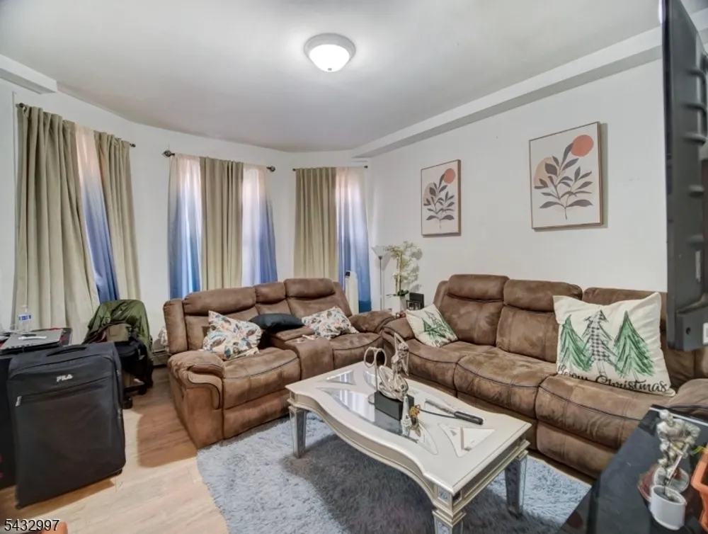 426 E 18th St, Paterson, NJ 07524