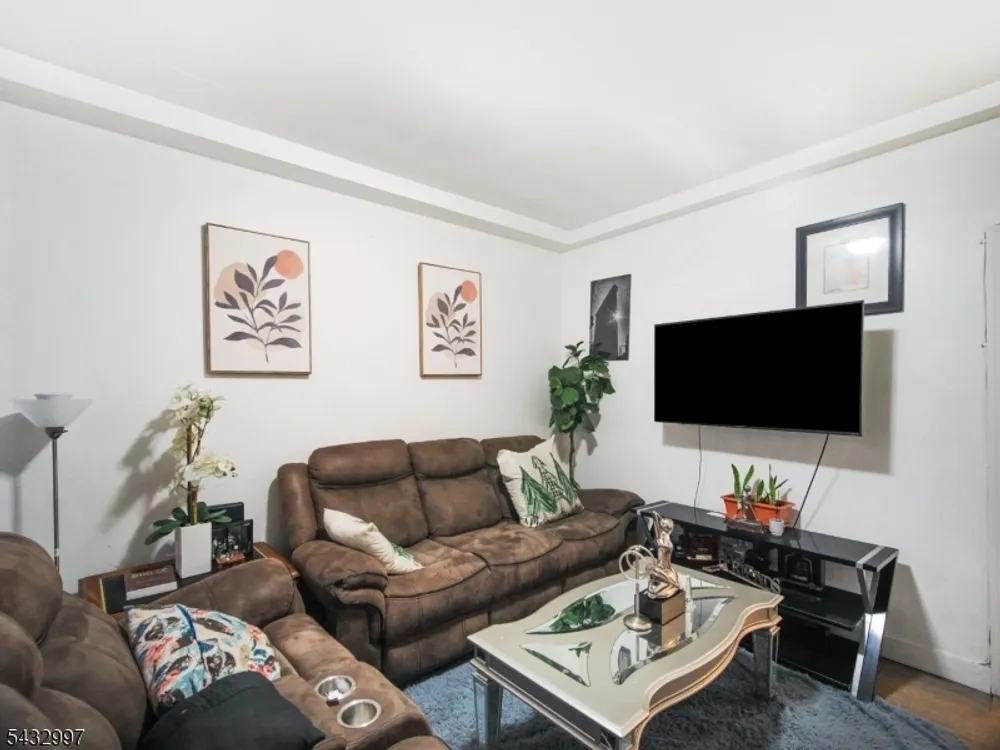 426 E 18th St, Paterson, NJ 07524