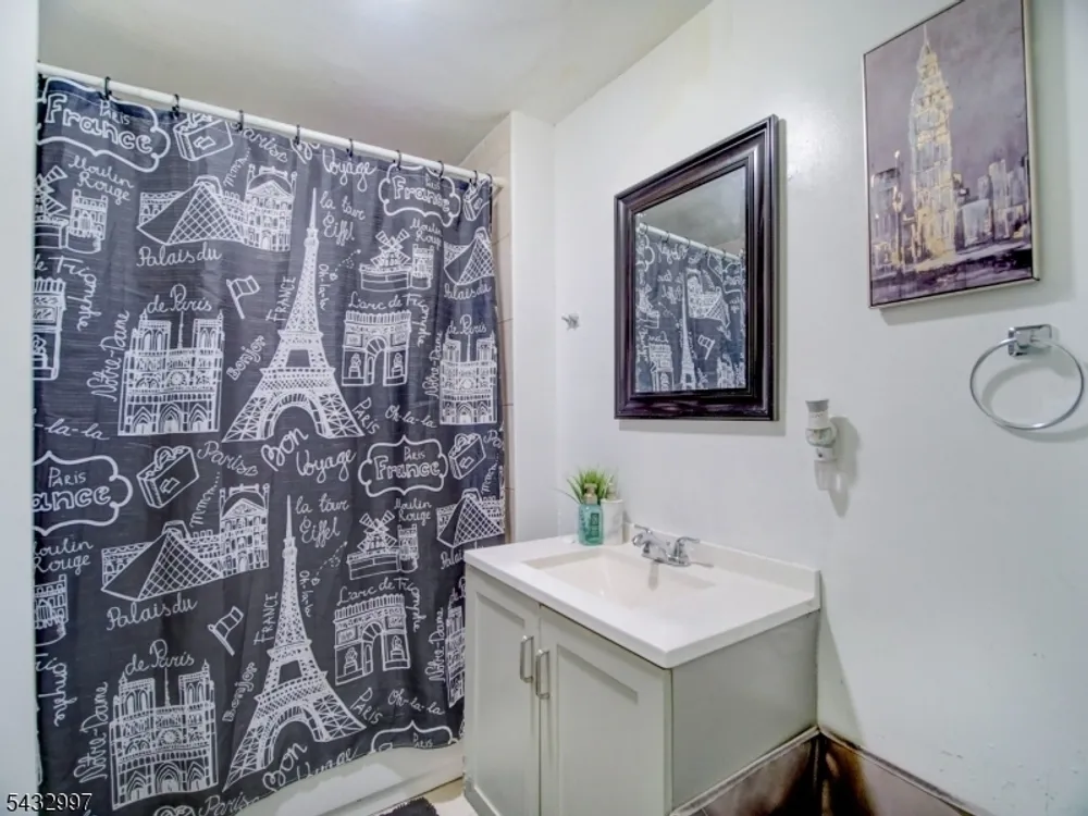 426 E 18th St, Paterson, NJ 07524