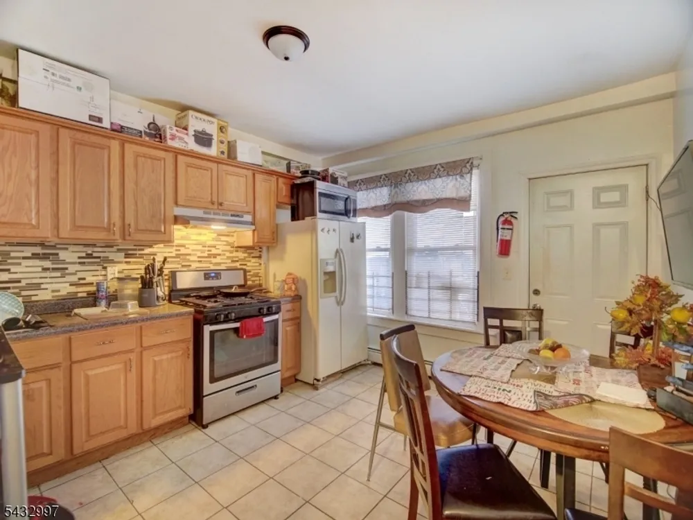 426 E 18th St, Paterson, NJ 07524