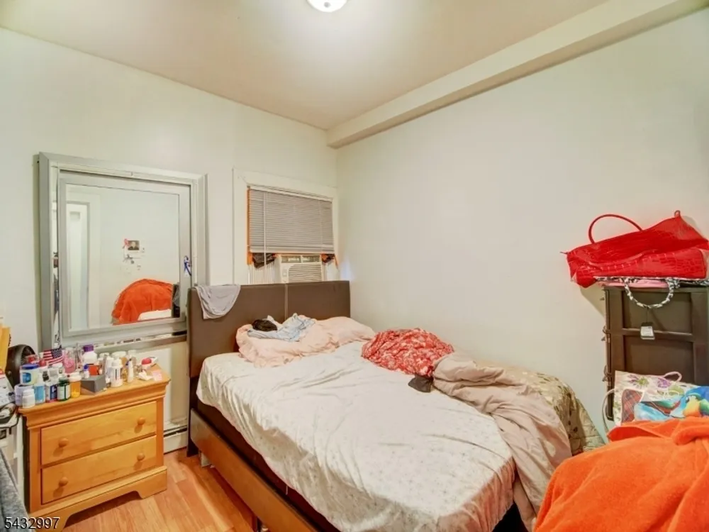 426 E 18th St, Paterson, NJ 07524