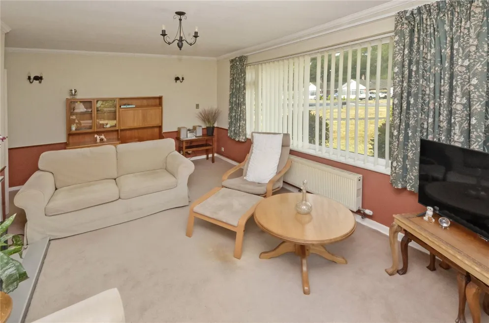 Property carousel item 6