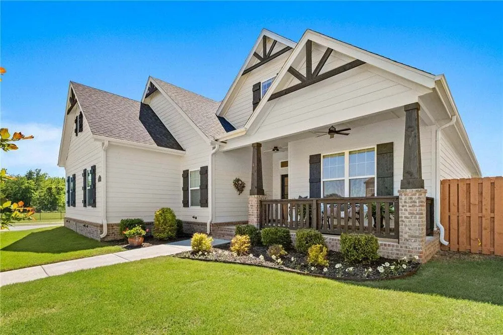 6422 S 61st St, Rogers, AR 72758